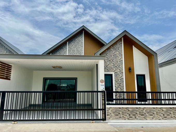 ขายบ้านแฝด พนัสนิคม