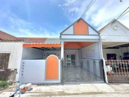 ขายบ้าน  ทาวน์เฮ้าส์ ห้วยเล็ก-แหลมฉบัง หมู่บ้านสุขสมพงษ์ กู้ได้เต็ม